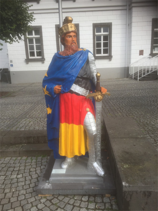 Lebensgroße Barbarossa Figur in Sinzig